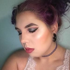 Meet your Posher, Becca